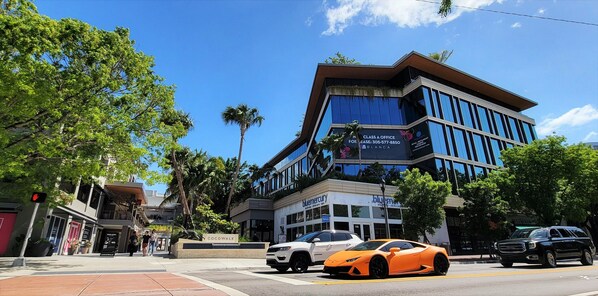 المنشأة من الخارج