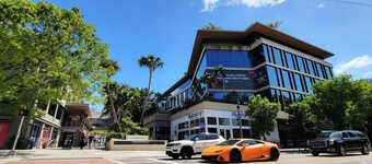 Modern 3 bed/2 bath House by Coco Walk w/ Private Cozy Deck(Family/Pet-friendly)