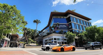 Modern 3 bed/2 bath House by Coco Walk w/ Private Cozy Deck(Family/Pet-friendly)