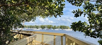 Modern 3 bed/2 bath House by Coco Walk w/ Private Cozy Deck(Family/Pet-friendly)