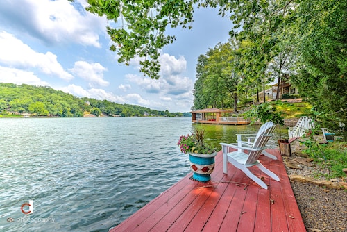 Wheelhouse on Windsor Private Dock + Trails + Kayaks + Bike shop + Fire Pit.