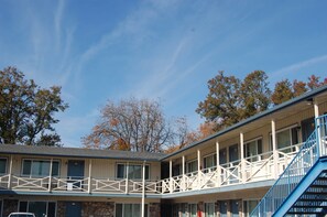 Exterior - University Inn (Corvallis)