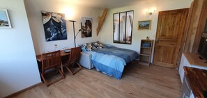 1 bedroom, iron/ironing board, travel cot, WiFi