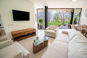 Smart TV, stereo - Tamarindo, Senderos Gated Community Oasis. (Tamarindo)