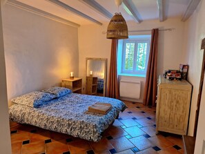 4 Schlafzimmer, Bügeleisen/Bügelbrett, kostenloses WLAN, Bettwäsche