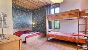 6 bedrooms, iron/ironing board, travel cot, free WiFi