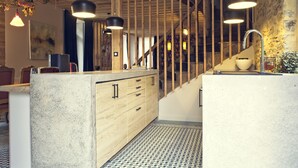 A modern kitchen with a central island, wooden cabinets, and pendant lighting. - For a vacation in the heart of the magic of Brocéliande, come and stay at Le Libert (Mauron)