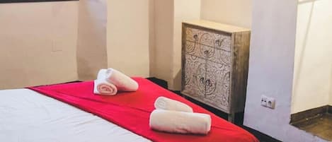 5 bedrooms, free WiFi, bed sheets