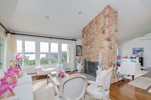 Smart TV, fireplace, offices - Spectacular Views, Sunrise and Sunset Over the Bay! (South Hampton)