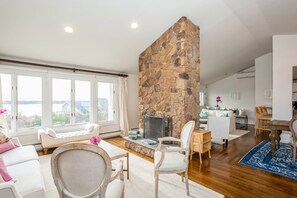 Smart TV, fireplace, offices