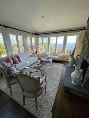 Smart TV, fireplace, offices