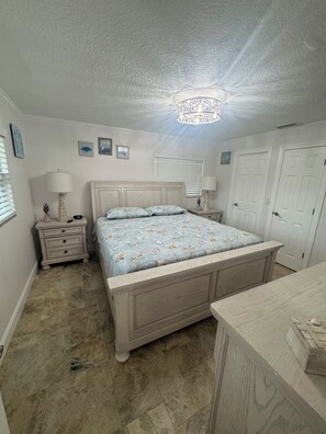 4 bedrooms, iron/ironing board, free WiFi, bed sheets