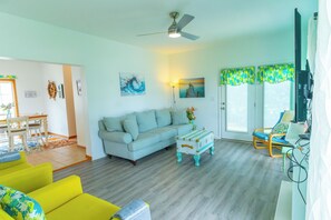 Smart TV - Sunrise Bay View Vibes • 4BR/2.5BA • Walk to Harpoon Hanna’s • 1 Mile to Beach (Selbyville)