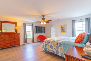 4 bedrooms, iron/ironing board, free WiFi, bed sheets - Sunrise Bay View Vibes • 4BR/2.5BA • Walk to Harpoon Hanna’s • 1 Mile to Beach (Selbyville)