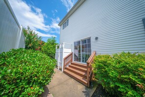 Exterior - Sunrise Bay View Vibes • 4BR/2.5BA • Walk to Harpoon Hanna’s • 1 Mile to Beach (Selbyville)