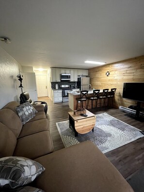 Smart TV, caminetto, lettore DVD