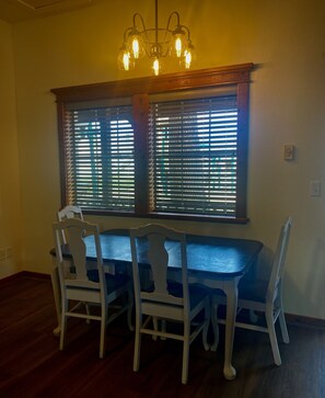 Signature Apartment | In-room dining