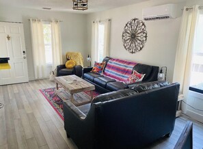 Living area - Mi Casa Es Su Casa! Viva San Antonio! (San Antonio)