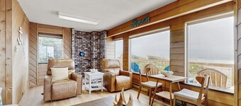 Oceanfront home with great views, high-speed WiFi & direct beach access