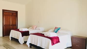 4 bedrooms, iron/ironing board, WiFi, bed sheets