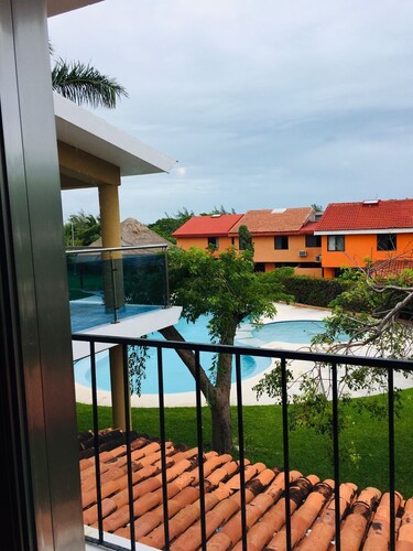 House buganvilias in hotel zone Cancún, with pool