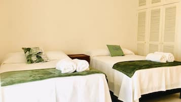 4 bedrooms, iron/ironing board, WiFi, bed sheets