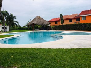 AuĂenpool, beheizter Pool