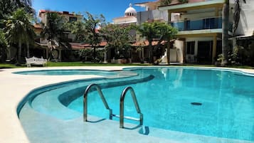 Outdoor pool, a heated pool