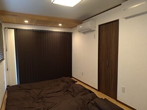 2 quartos, ferros/tábuas de passar roupa, Wi-Fi de cortesia