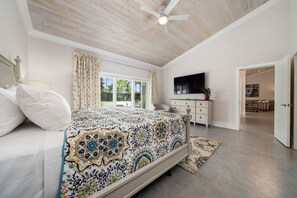 4 bedrooms, iron/ironing board, WiFi, bed sheets - Orchid House (Nassau)
