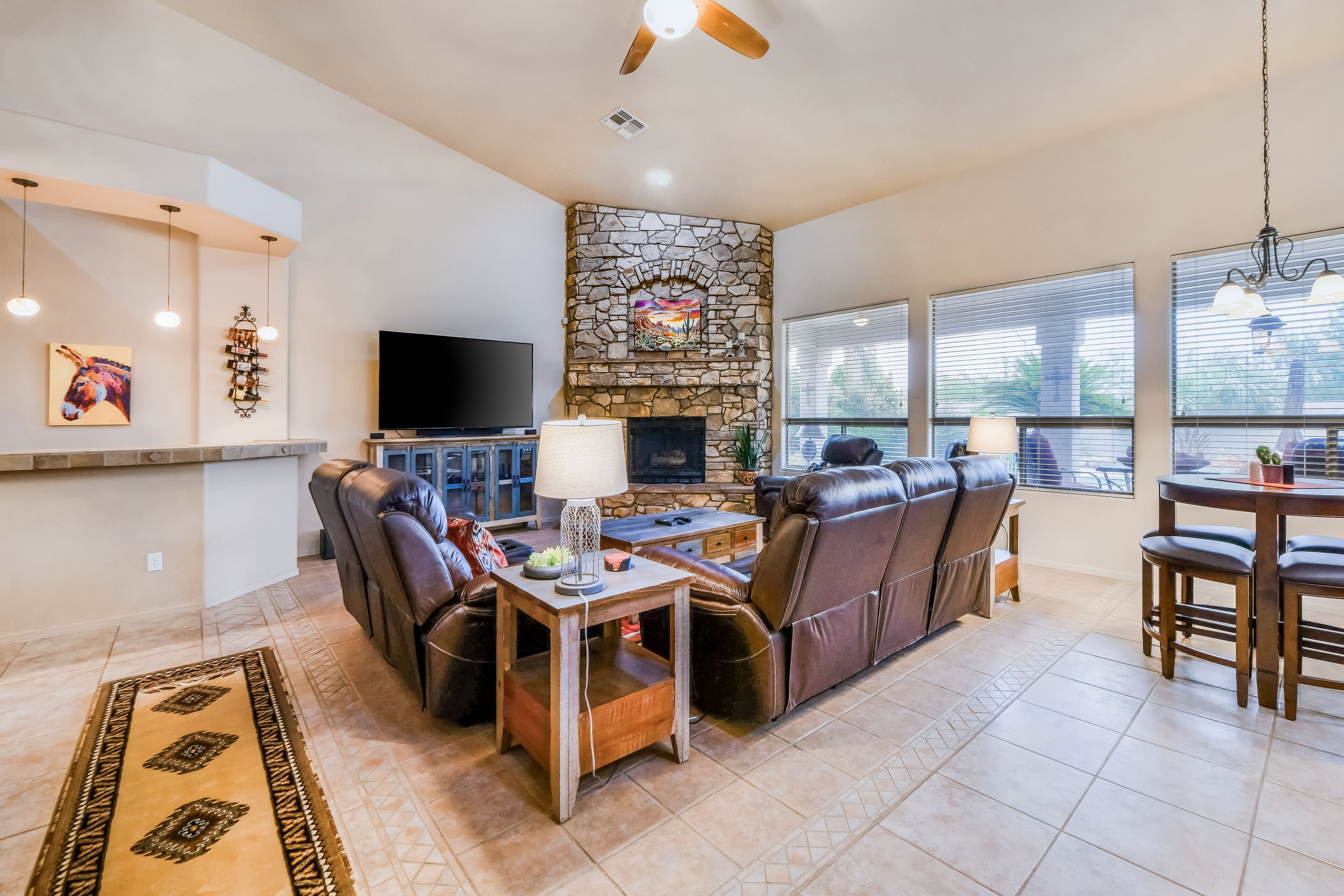 Delightful desert escape with private pool, hot tub & fast WiFi