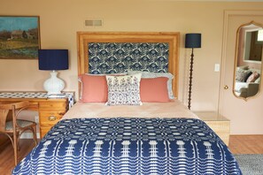 2 chambres, fer et planche à repasser, lit de bébé portatif