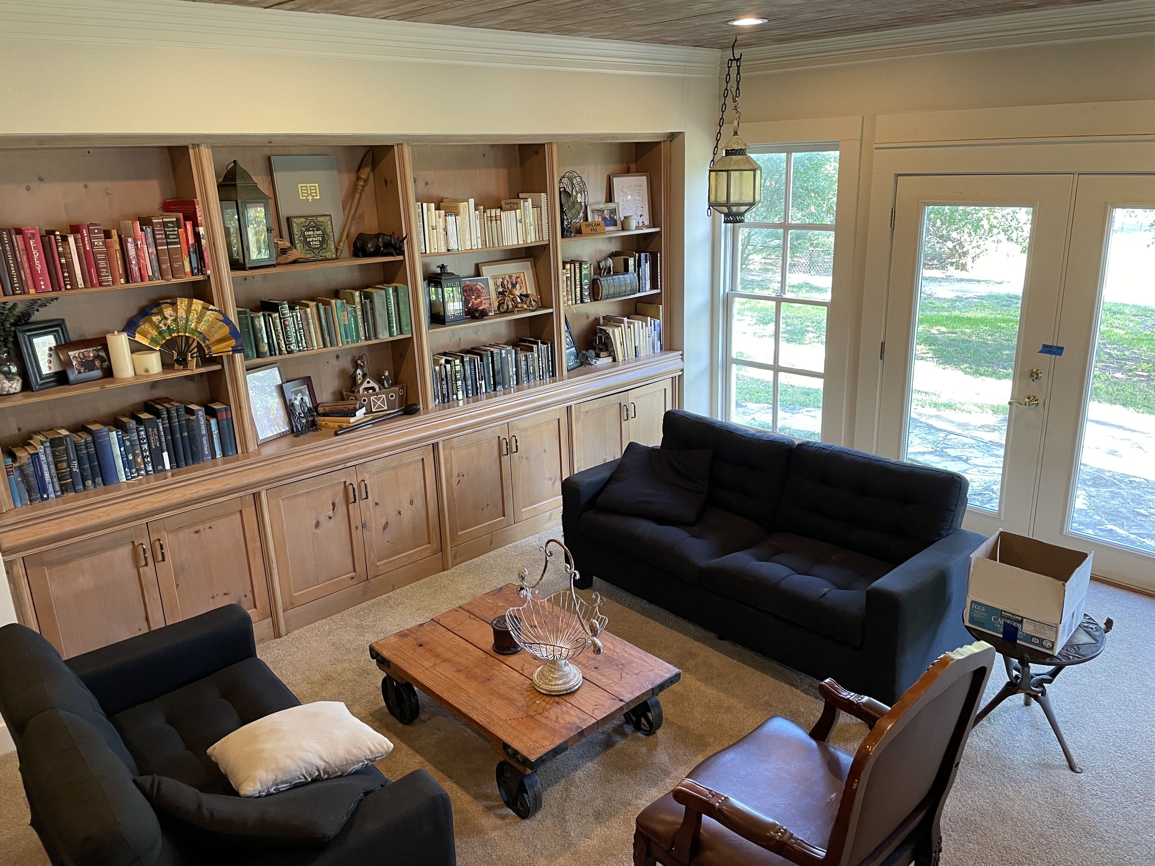 Smart TV, fireplace, books, printers