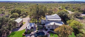 Historic 1906, 15 acre Ranch with pool 20 minutes from SeaWorld