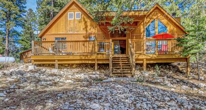 Peaceful & Private Cloudcroft Cabin with Deck!