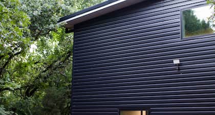 Studio Z - modern space 2mi from Choctaw Casino