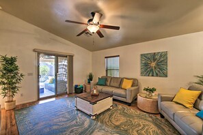 TV - 2 Mi to Goodyear Ballpark! 'Desert Beach House' (Goodyear)