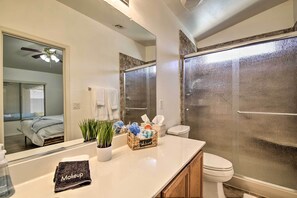 Free toiletries, hair dryer, towels - 2 Mi to Goodyear Ballpark! 'Desert Beach House' (Goodyear)