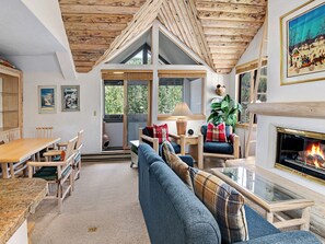 Televisión, chimenea