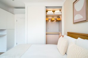 1 habitación, tabla de planchar con plancha, wifi y ropa de cama 