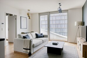 TV, stereo - Airy Wieden 1BR w/ Balcony, Gym, Elevator, walk to U-Bahn, by Blueground (Vienna)