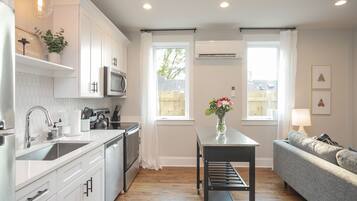 Refrigerador, microondas, horno, placa de cocina