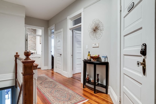 Carytown Gem: Family-Friendly Apartment with Yard