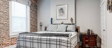 2 Schlafzimmer, Schreibtisch, Bügeleisen/Bügelbrett, Reisekinderbett