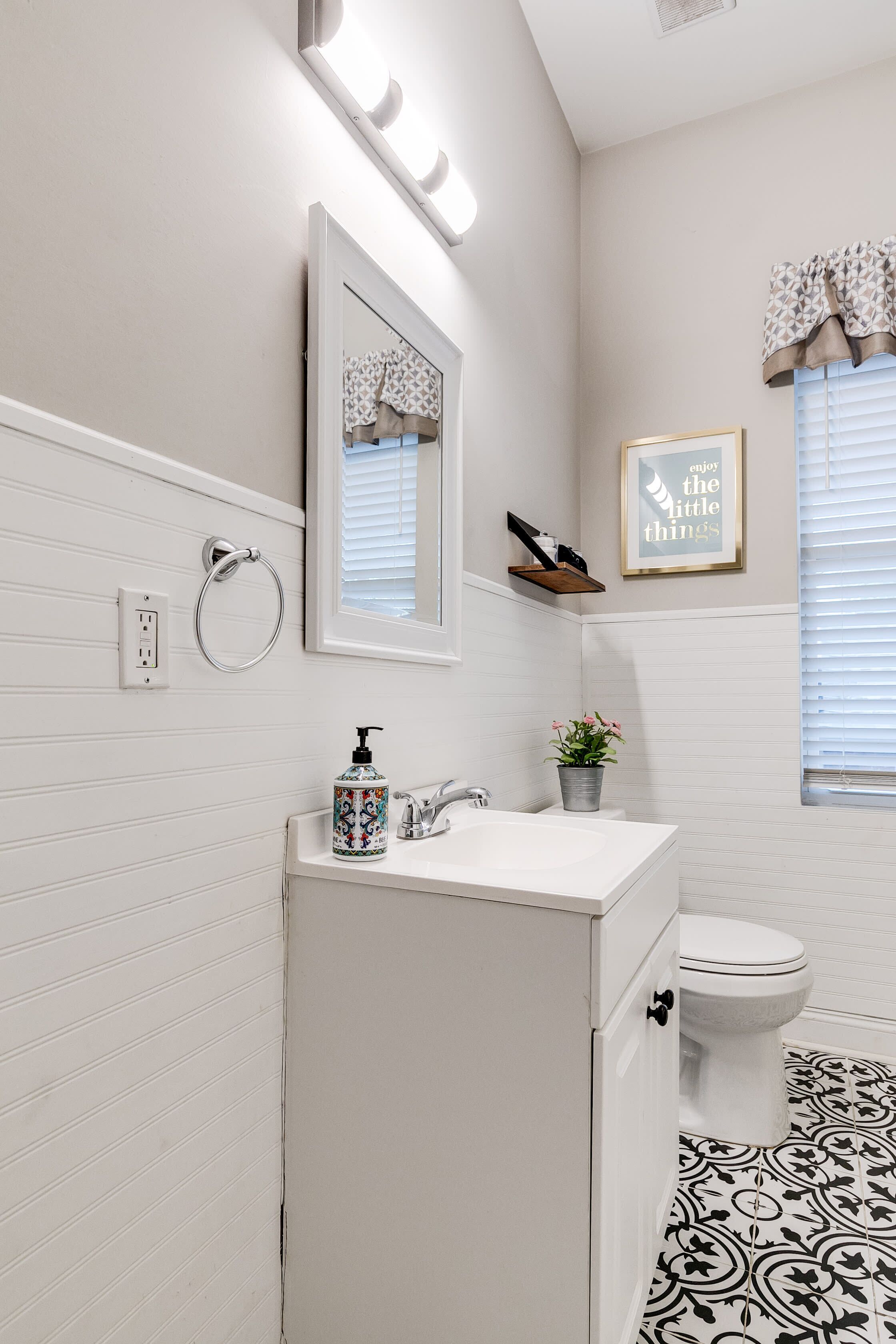 Badekar, hårtørrer, håndklæder