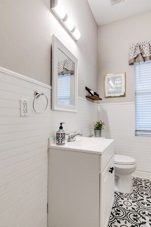 Bathtub, hair dryer, towels