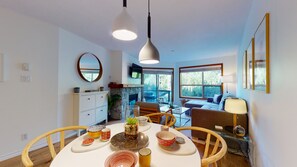 Dining - Prime Ski-in Ski-out Location! Pool, Hot tubs, BBQ, sleeps 4 (261) (Whistler)