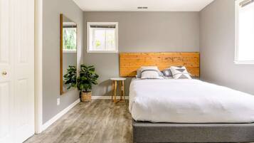 2 habitaciones, escritorio, tabla de planchar con plancha y wifi gratis