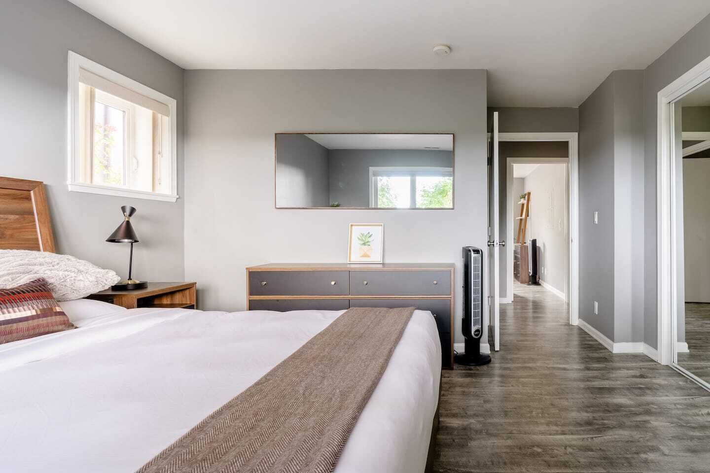 2 bedrooms, desk, iron/ironing board, free WiFi. Relaxing getaway near downtown ★ With hammock, and bocce ball