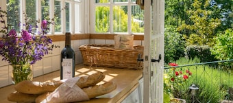 Country house with views and swimming pool